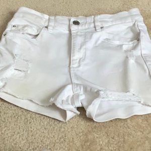 Womens white denim shorts, size 5 from garage clothing… very cute